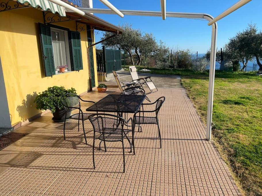 Casa Vista Mare Imperia Exterior foto