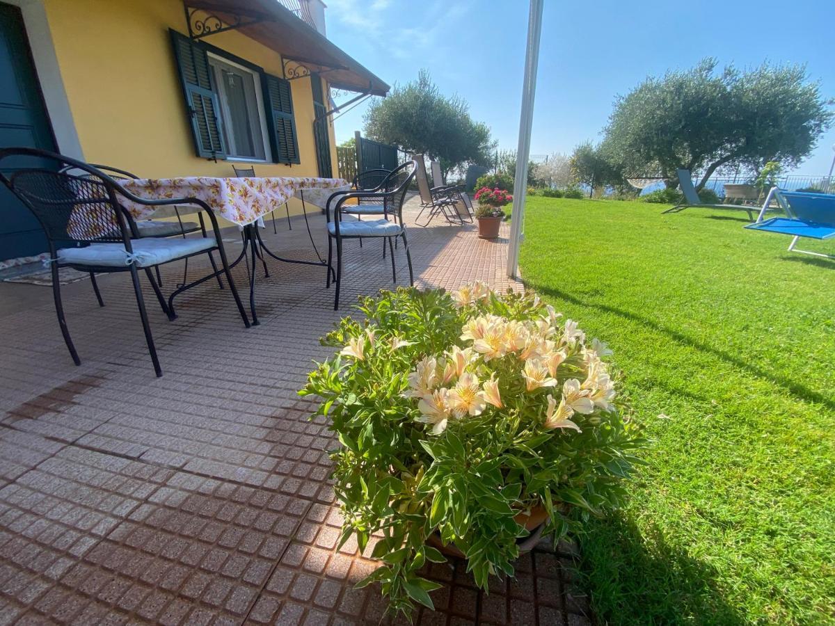 Casa Vista Mare Imperia Exterior foto