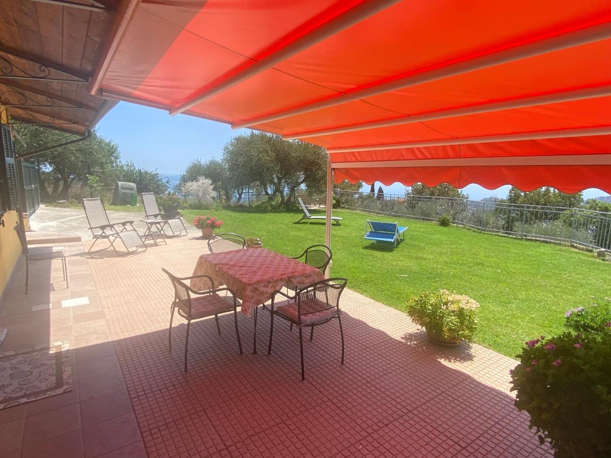 Casa Vista Mare Imperia Exterior foto
